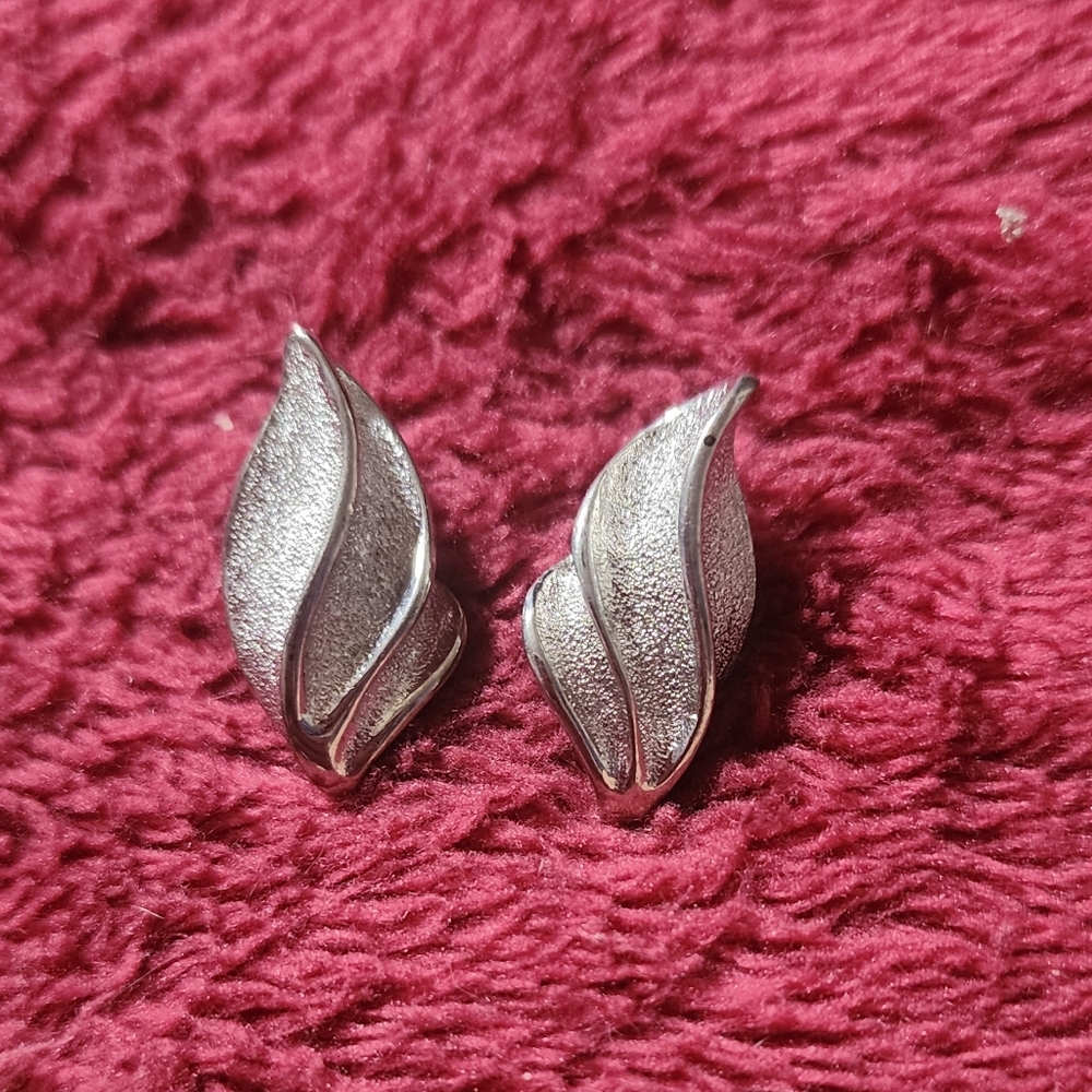 Elegant Silver Tone Leaf Earrings
